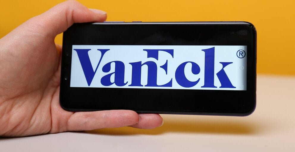 VanEck Amends Spot Bitcoin ETF Application, Signals Unique Seeding Approach