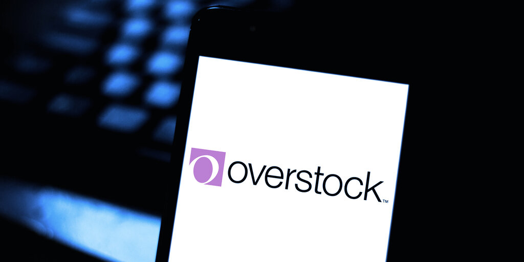 Former Overstock CEO, an Early Bitcoin Champion, Banned by Twitter