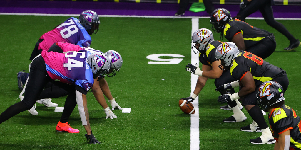 Magic Johnson-Backed SimWin Sports Infuses Fantasy Football With AI and NFTs - Decrypt