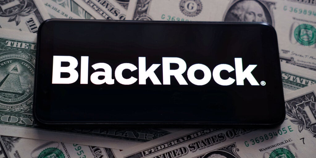 BlackRock’s IBIT ETF on Monitor to Flip GBTC After Bitcoin Halving: Bloomberg Analyst