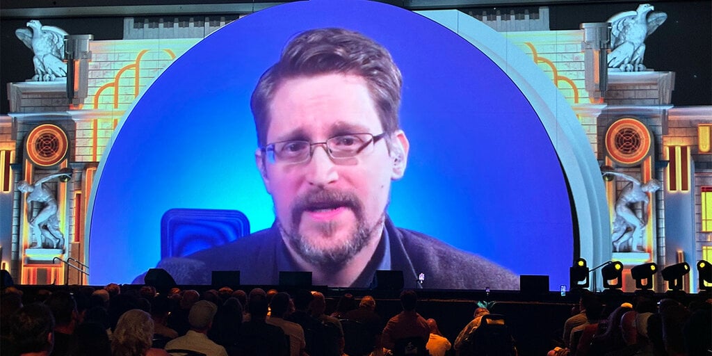 Edward Snowden's Bold Advice to Bitcoin Enthusiasts: Vote Wisely, Avoid Cult Mentality!