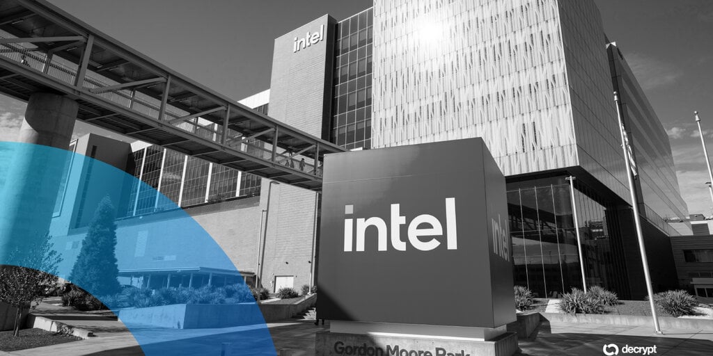 Intel has invested in the recovery of its Panther Lake AI chips, raising billions of dollars in funding from its foundries.