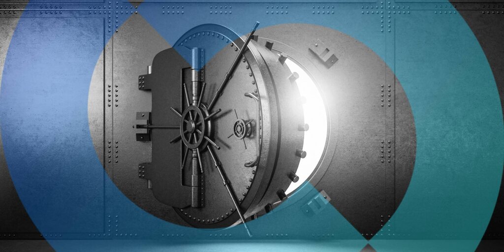 Irish Criminal Gangs Store Crypto Keys in Private Vaults, Bureau Reports