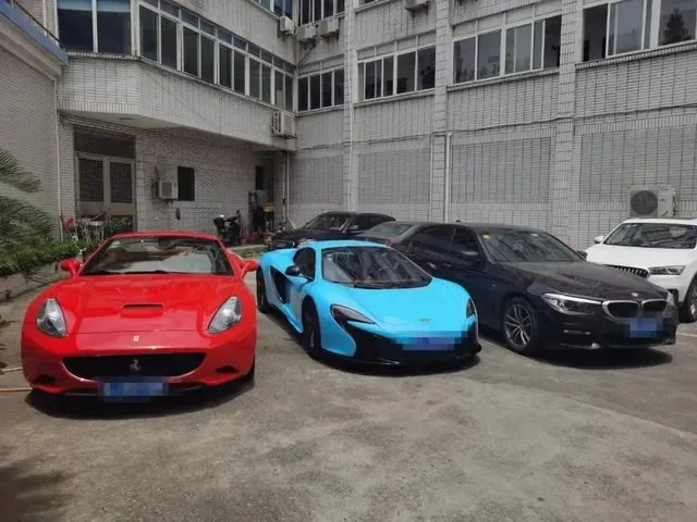 Luxury rides Ferrari and McLaren were among the seized property. Image: Toutiao
