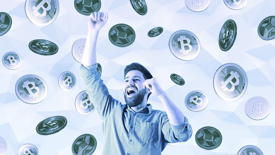 Mike Novogratz gives away half a Bitcoin in a lottery. Image: Shutterstock