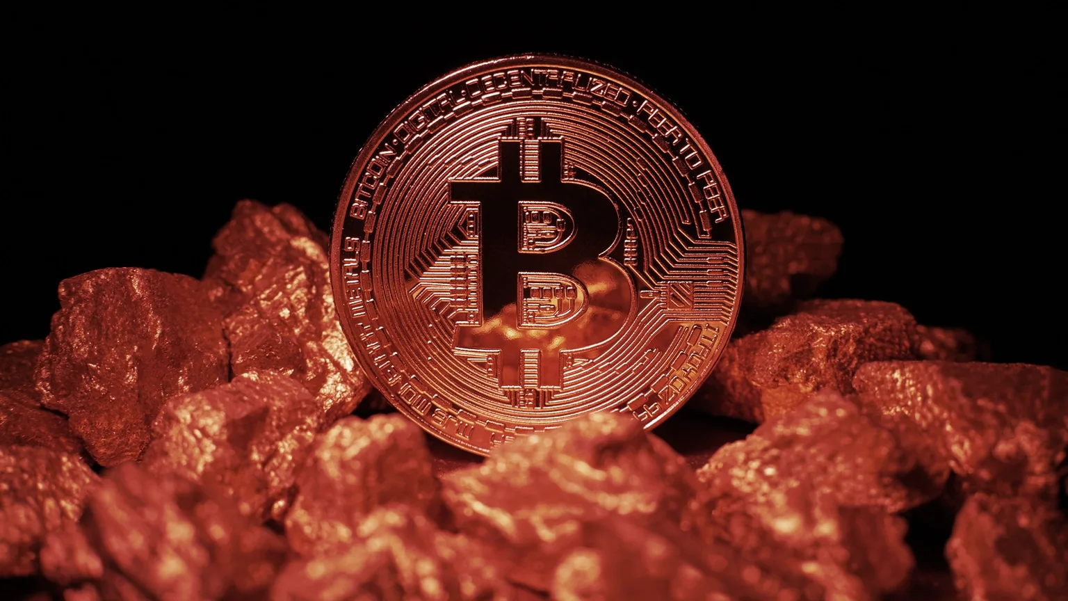 Bitcoin on top of gold. Image: Shutterstock