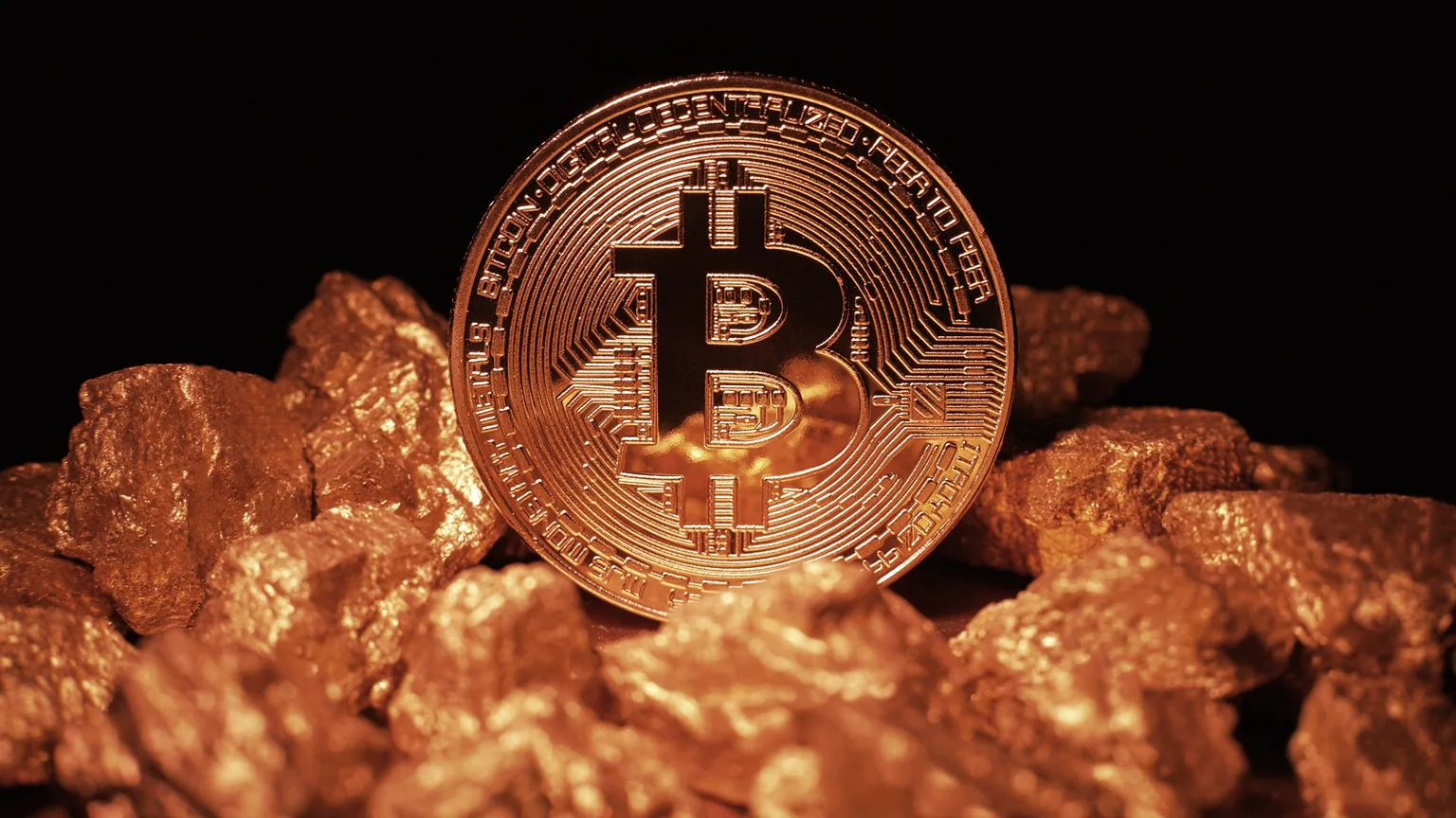 Bitcoin on top of gold. Image: Shutterstock