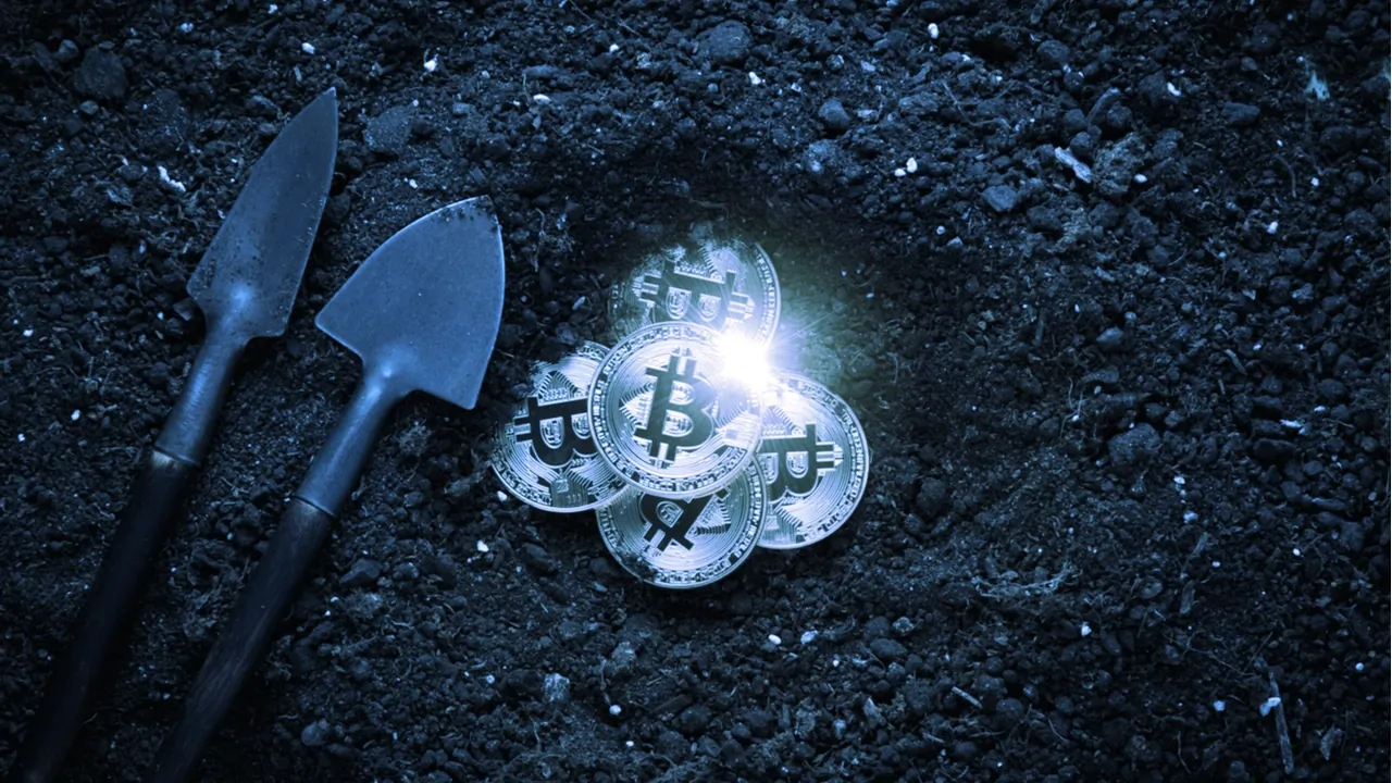 Bitcoin miners are digging for digital gold. Image: Shutterstock