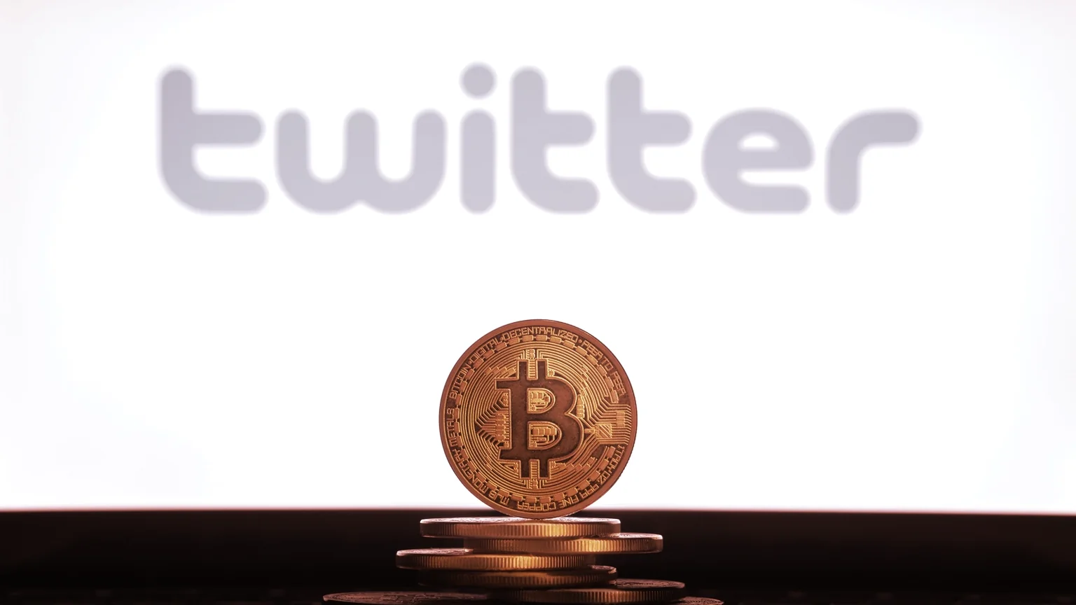 Twitter and Bitcoin. Image: Shutterstock