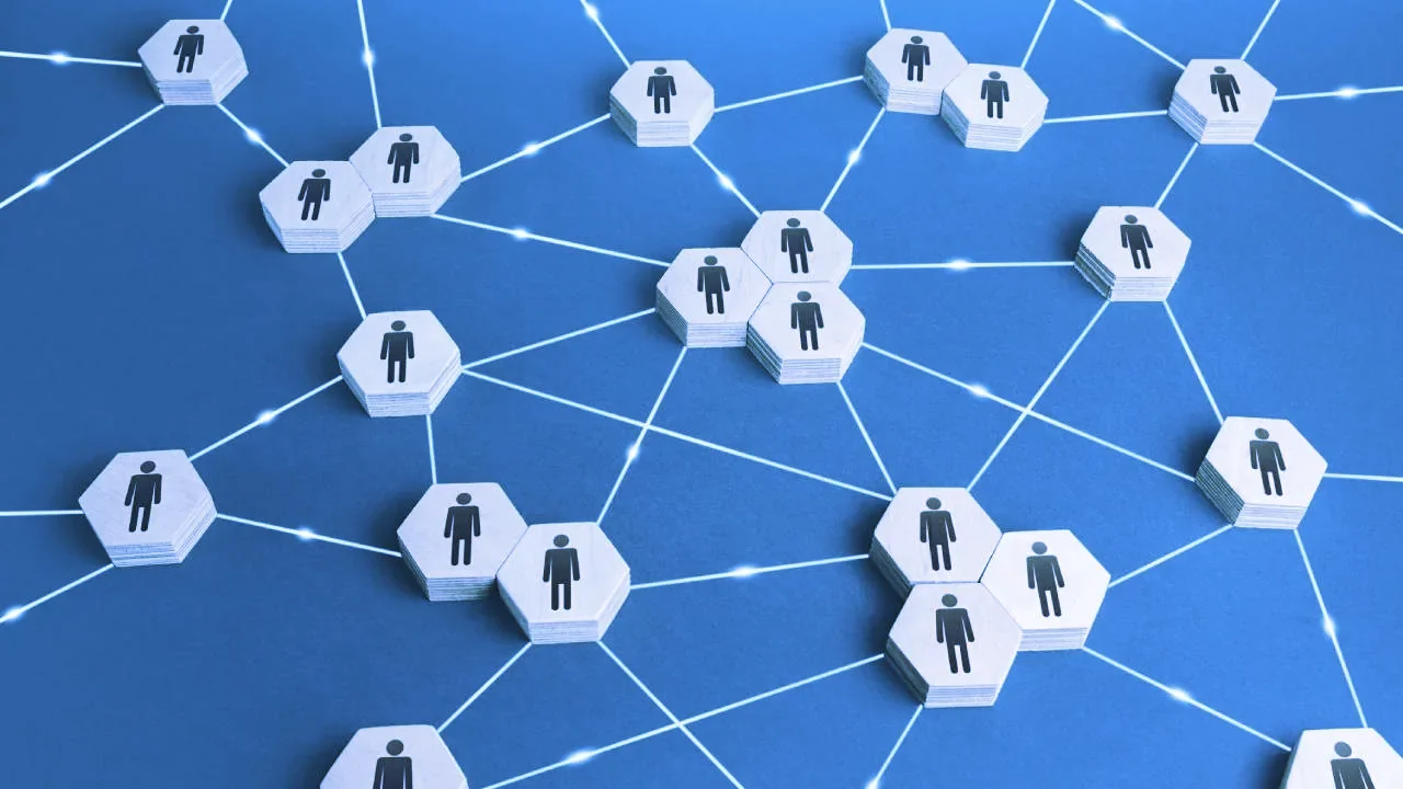 Just how "decentralized" are decentralized networks?. Image: Shutterstock