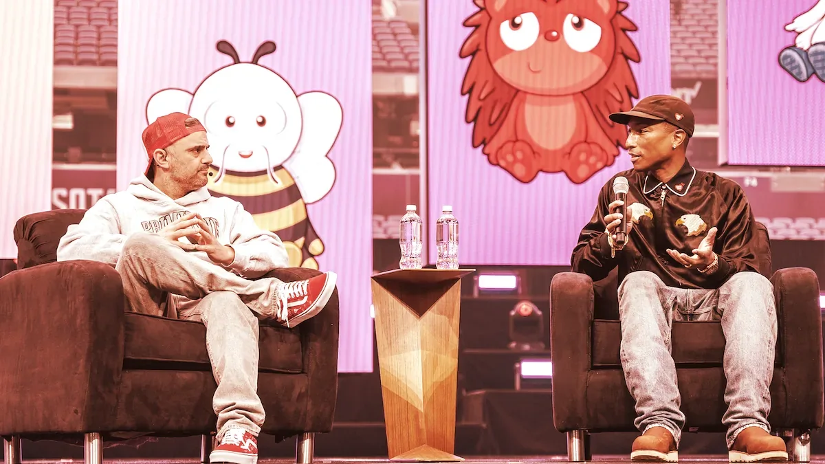 Gary Vaynerchuk (left) interviews Pharrell Williams at VeeCon 2022. Image: VeeCon