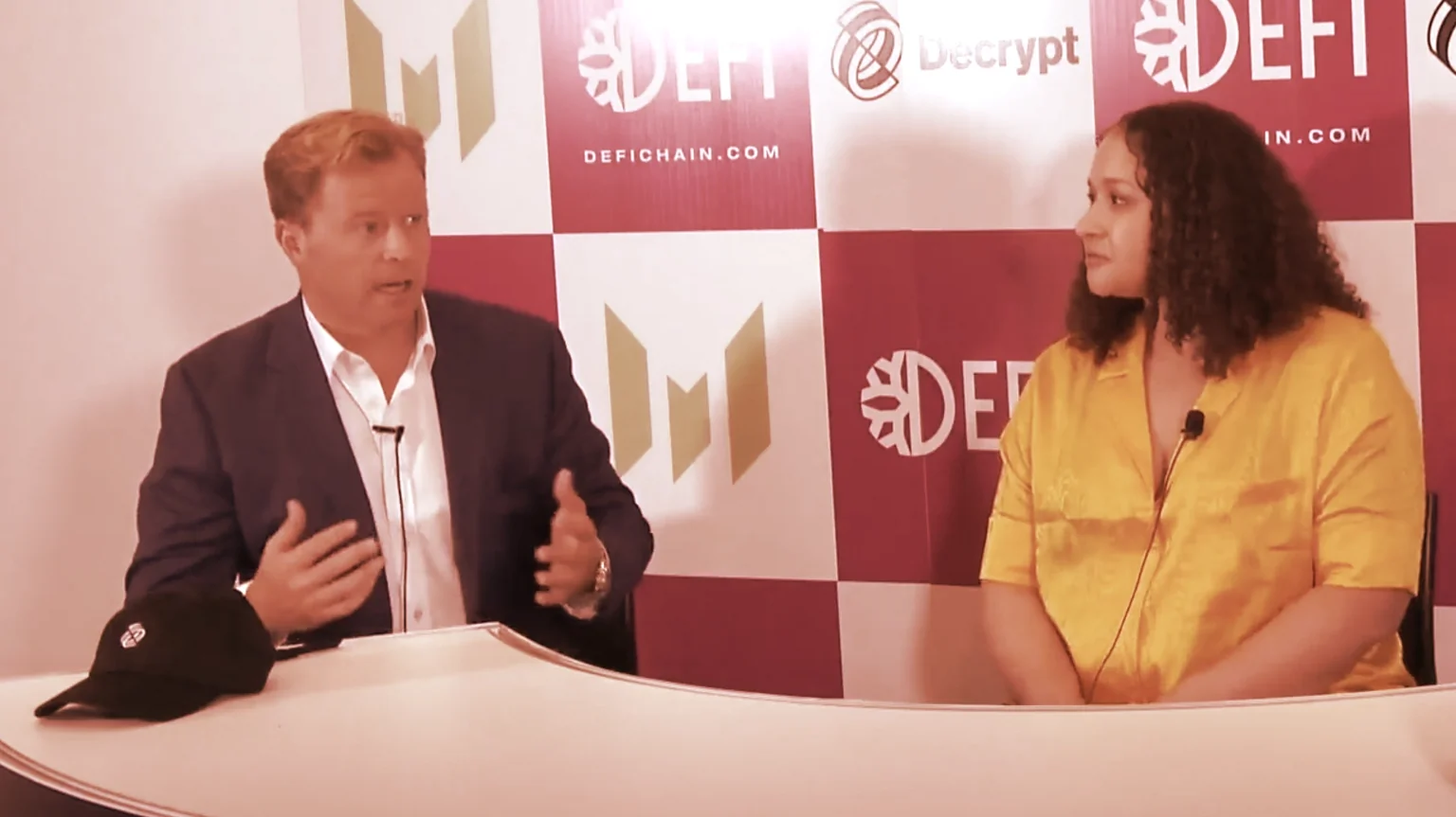 Decrypt reporter Stacy Elliot speaking with Brian Quintenz at Messari Mainnet 2022.