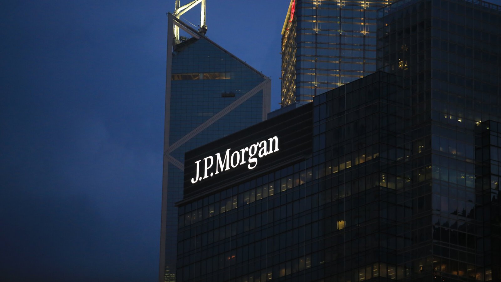 JP Morgan Built Its Own AI Chatbot That Acts Like a 'Research Analyst': Report logo
