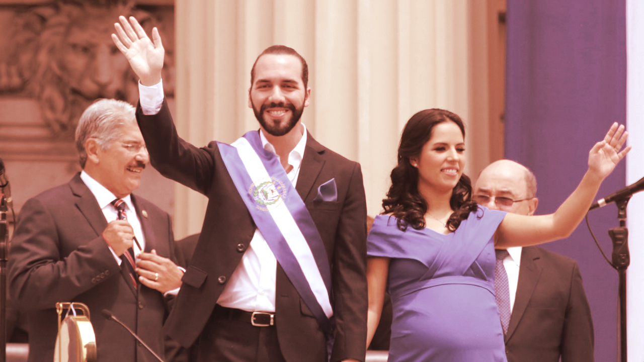 Fitch Warns Against El Salvador Adopting Bitcoin as Legal Tender