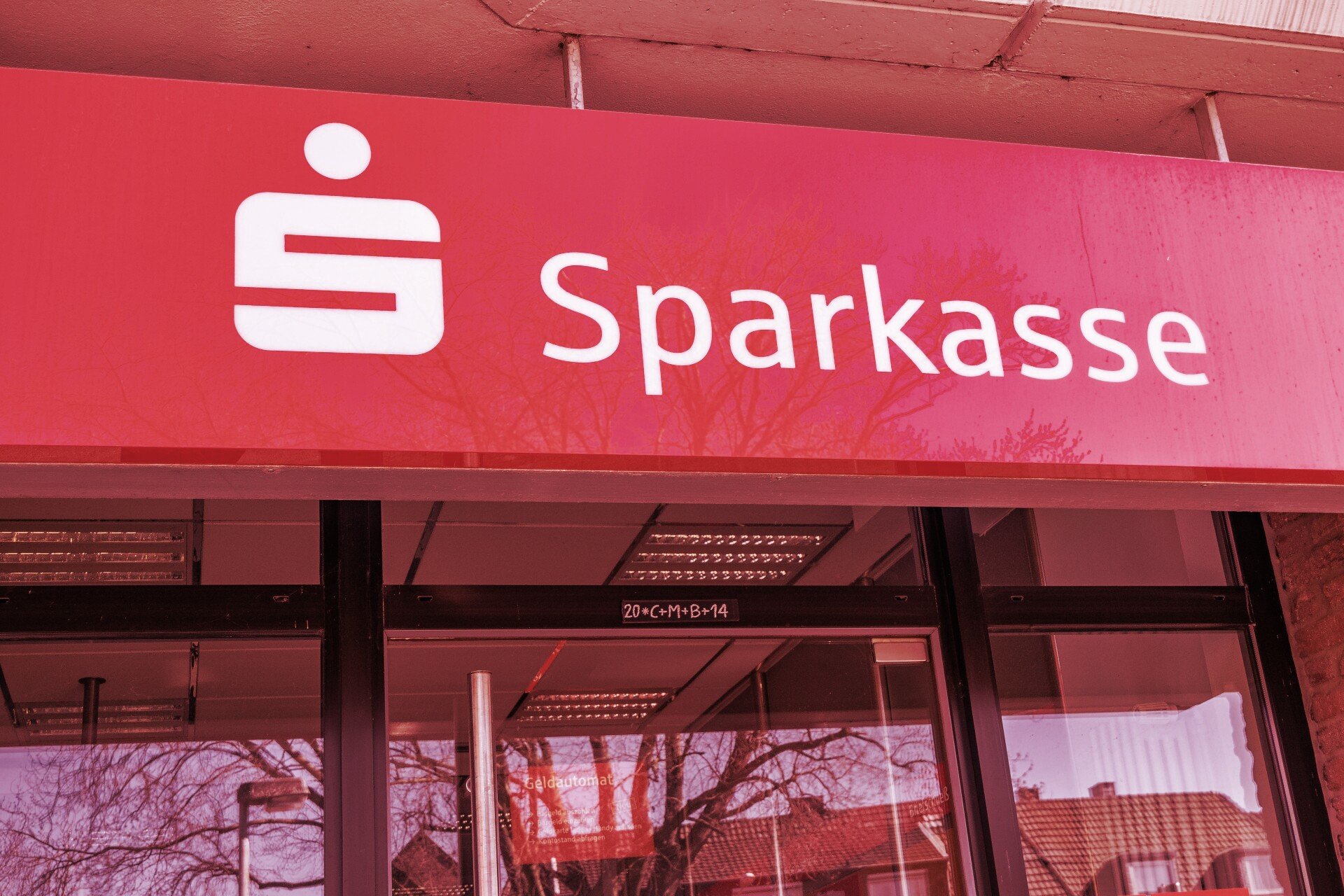 German Savings Banks Weigh Vote to Launch Bitcoin, Ethereum Trading Services: Report