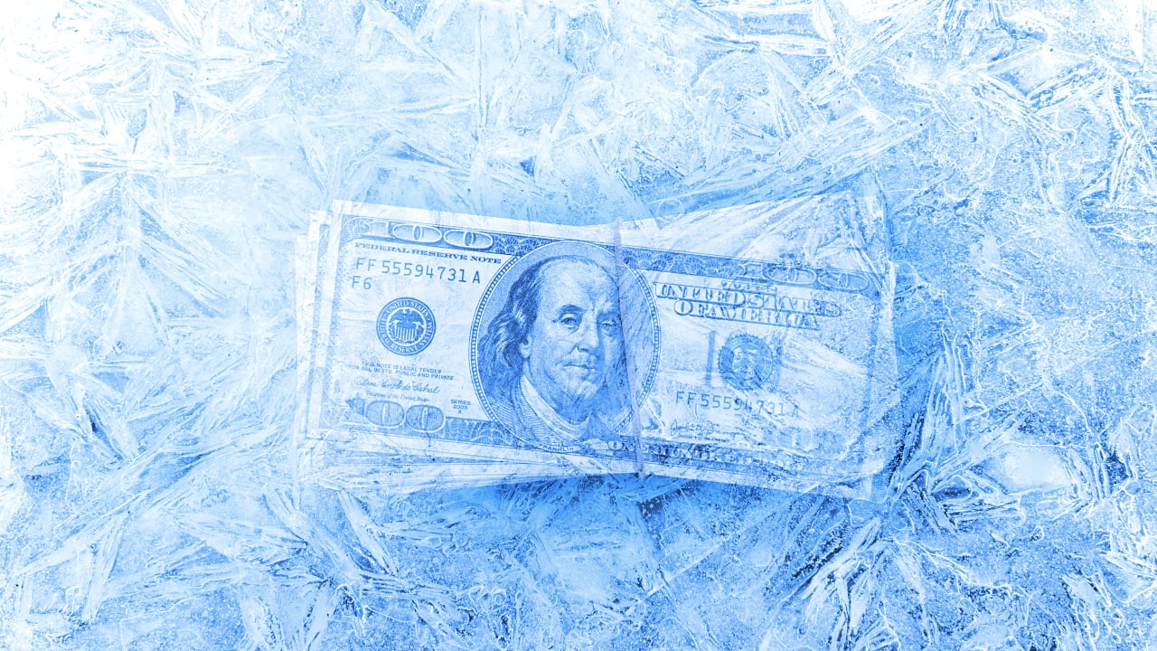Top Bitcoin Mining Pool Freezes Withdrawals Due to Liquidity Issues