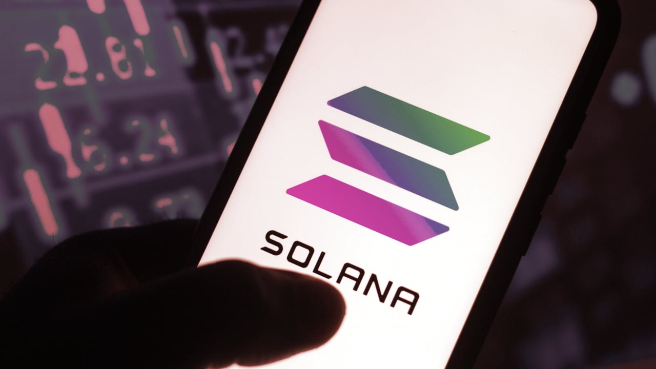 Solana Jumps 7% as Crypto 'Hotspot' Project Helium Eyes Merge
