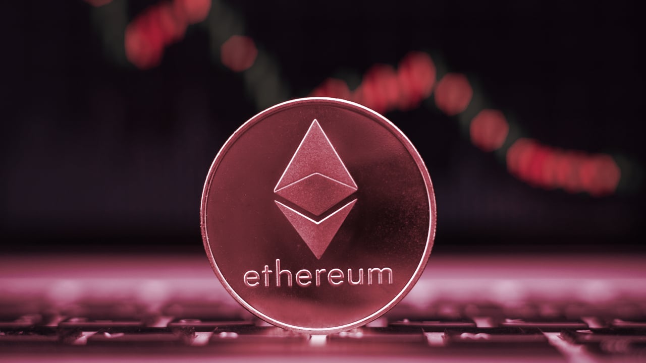 Ethereum Plunges 7% As FTX Accounts Drainer Dumps ETH for Bitcoin