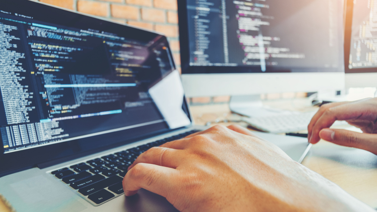 Investors Bet $5.5 Million on Stackr to Onboard JavaScript Devs to Crypto -  Decrypt