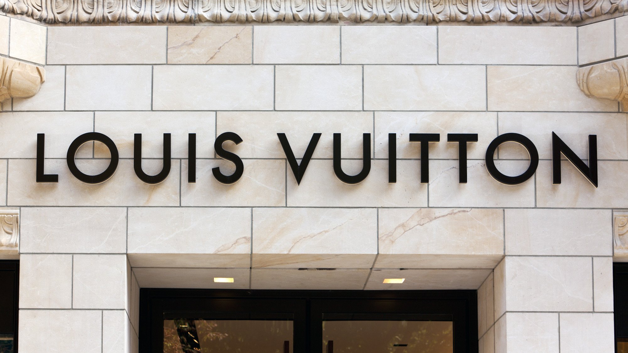 Louis Vuitton to Sell $41,000 NFTs to Top Customers - Decrypt
