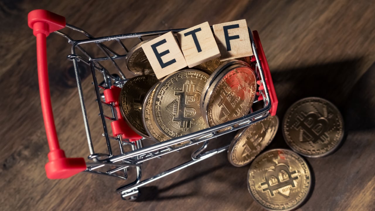 Bitcoin ETFs Are Back With Nearly $1 Billion In Fresh Cash