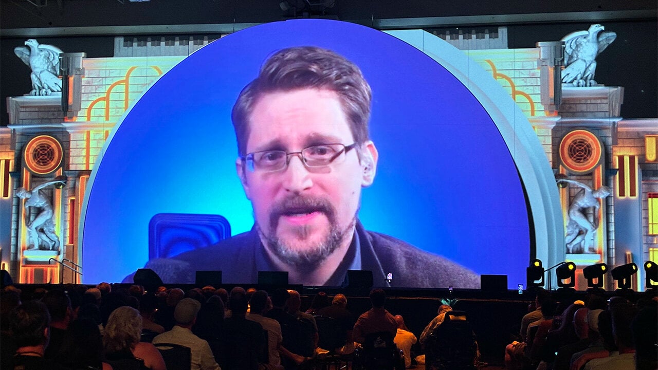 Edward Snowden Tells Bitcoin Fans to Vote—But ‘Don’t Join a Cult’